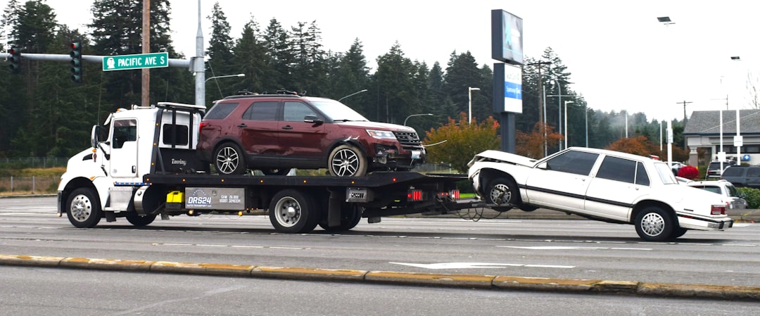 a-tow-truck-towing-a-car-on-a-flatbed-q7shv9in7cc