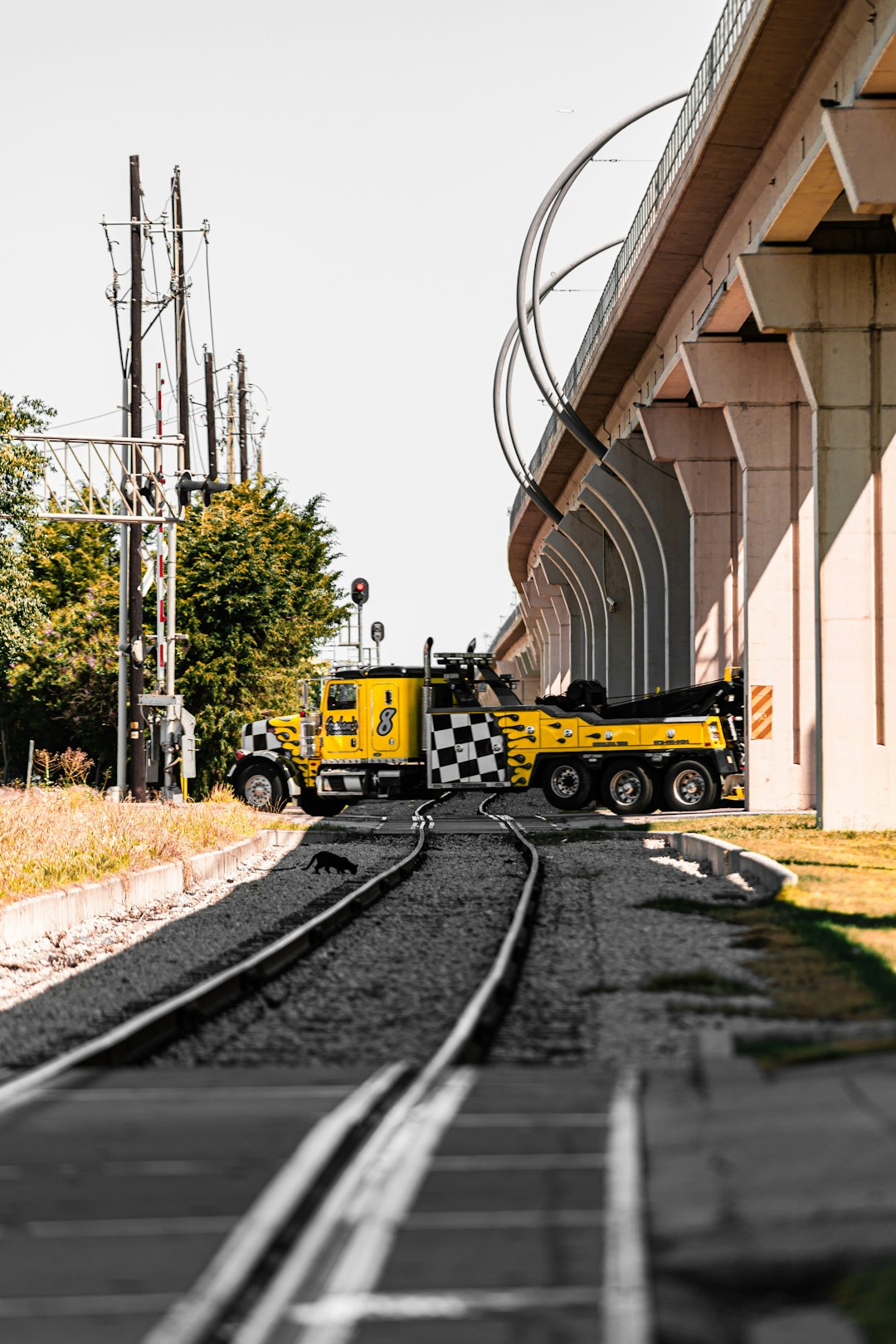 a-yellow-truck-on-the-tracks-wnloss9avw